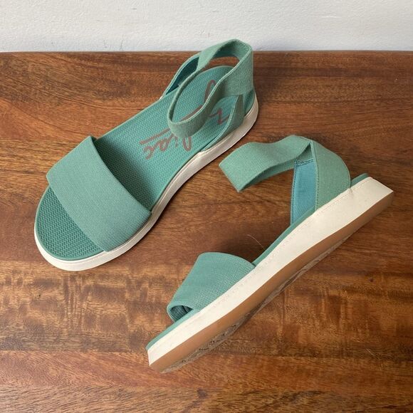 New Zodiac Cyprus Sandals - Picture 1 of 10